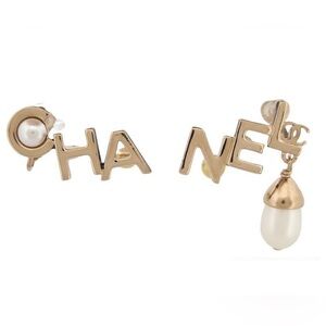 💕Authentic Chanel Limited Edition CHA+NEL Pearl Earrings